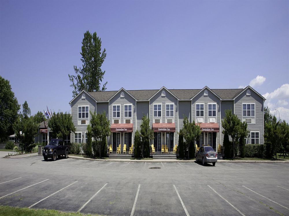 Amsterdam Inn & Suites Sussex Exterior photo
