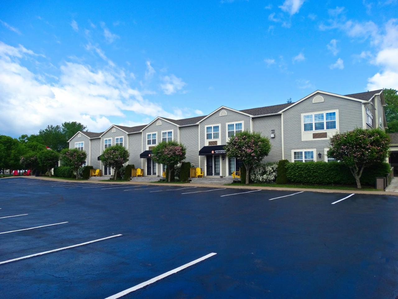 Amsterdam Inn & Suites Sussex Exterior photo